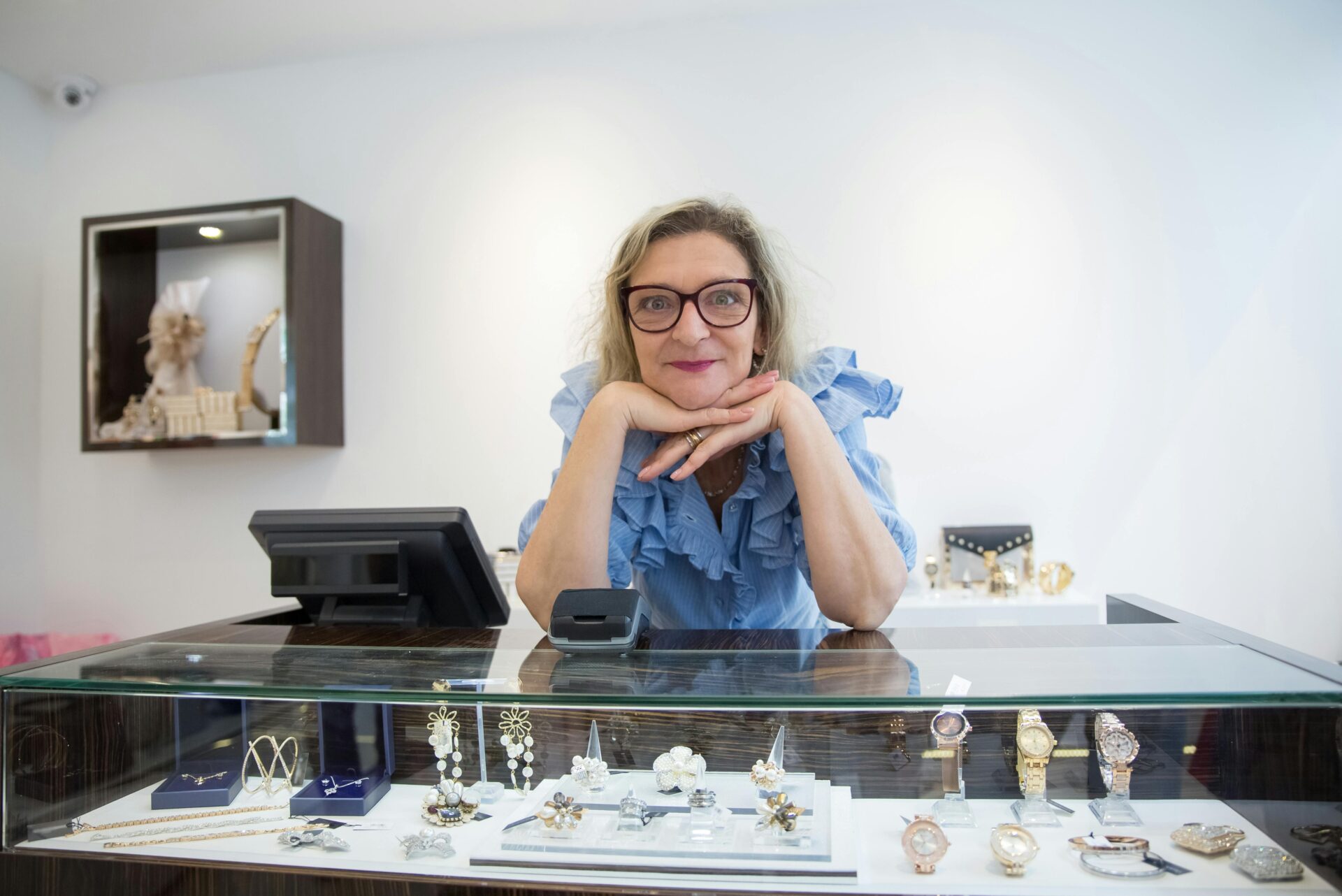 Erfolgreiches Content Marketing: Strategien und Tipps 2 Kostenloses Stock Foto zu anspruchsvoll, attraktives display, blaues shirt