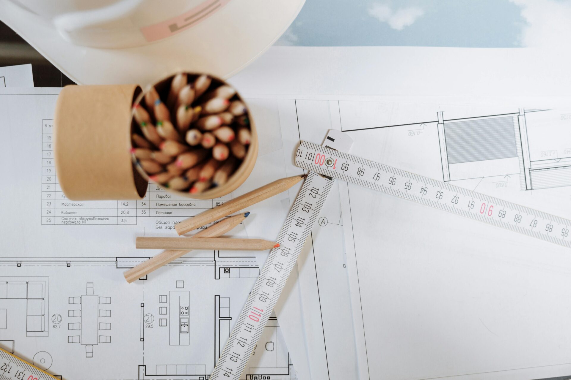 Millionen‑Blaupause von Niels Wagner: realistischer Test 2 Braune Holzstäbchen Auf Weißer Keramikschale